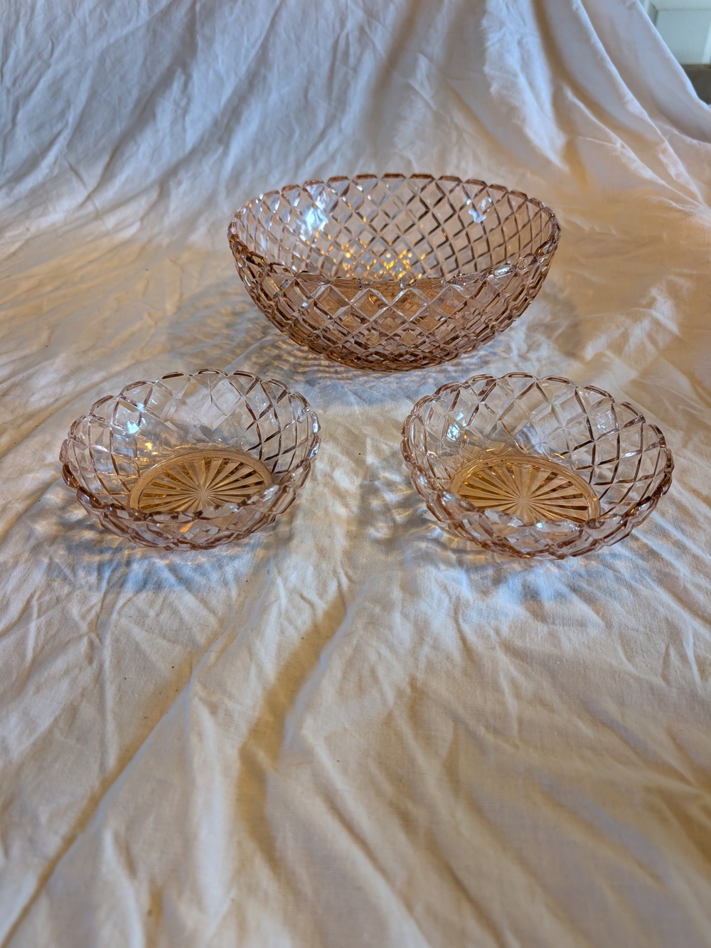 2/100$ Vintage Pink Cut-Glass Serving Bowl Set - 3-Piece